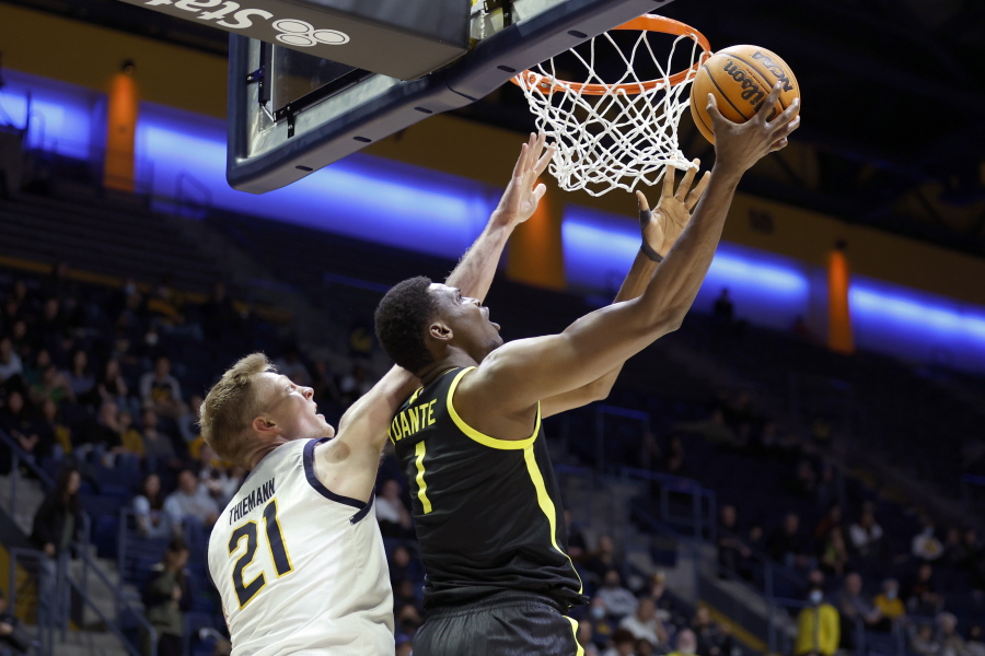 Oregon center N'Faly Dante (1) shoots against California forward Lars Thiemann (21) during the first half of an NCAA college basketball game in Berkeley, Calif., Wednesday, Jan. 18, 2023.