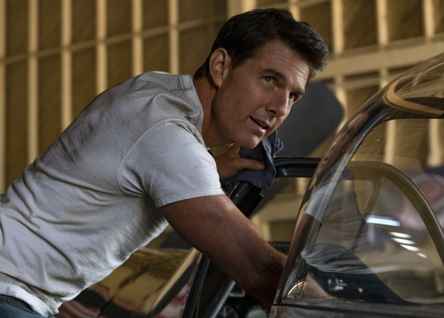 Tom Cruise plays Capt.