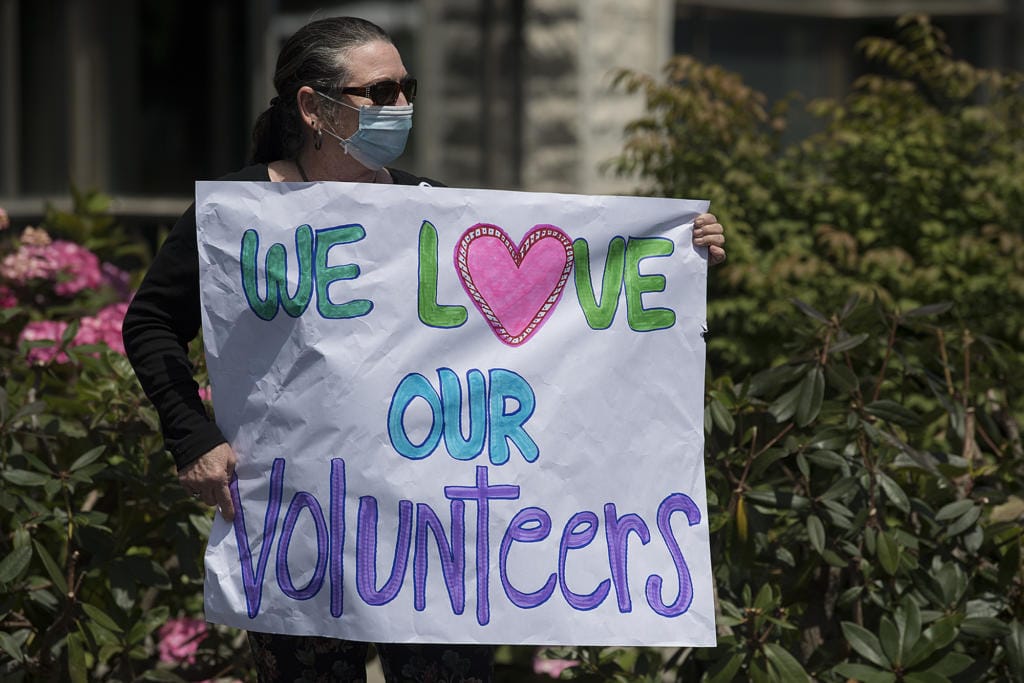 Guest services concierge Sharon Guajardo greets volunteers during a motorcade at PeaceHealth Southwest Medical Center in June 2020. PeaceHealth is bringing back its volunteer program for the first time since the pandemic.