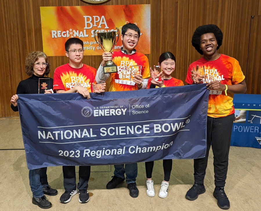Mountain View High School defeated a Lake Oswego, Ore., team for the title of champion in the 31st annual Bonneville Power Administration Regional Science Bowl.