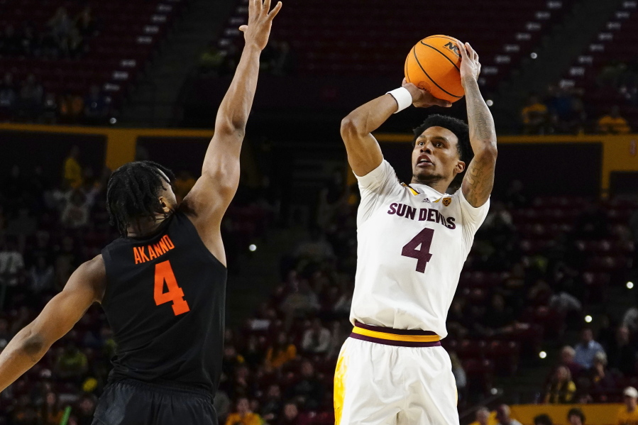 Arizona State's Desmond Cambridge Jr. looks to shoot over Oregon State's Dexter Akanno, left, during the second half of an NCAA college basketball game, Thursday, Feb. 2, 2023, in Tempe, Ariz.