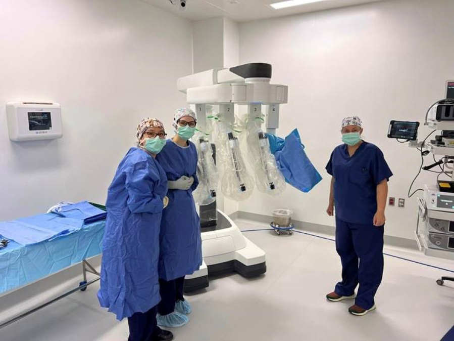 From left,  Alanna Palmer, Lisa Ford and Leslie Disher stand next to the da Vinci Robotic Surgical system after completing a robotic hernia surgery at the new Vancouver Clinic Surgery Center.