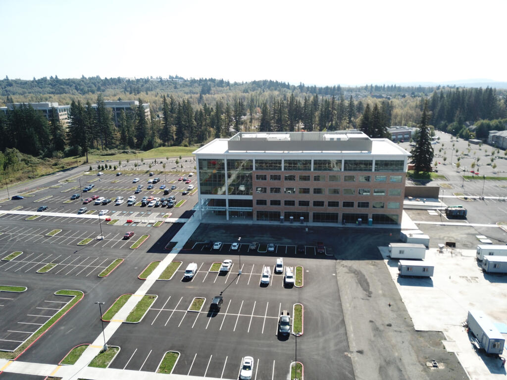 Fisher Investments completed construction of a new five-story office building at its corporate headquarters in Camas in October 2020.