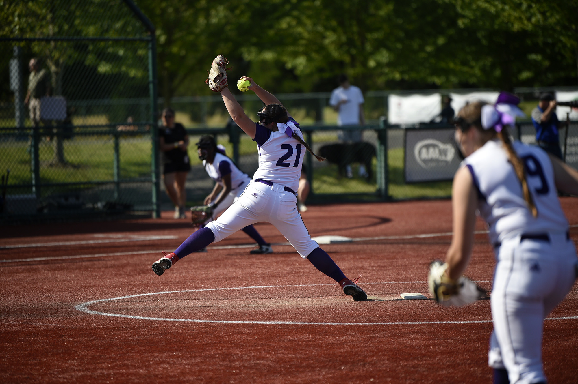 Heritage's Lillie Stroup (21) delivers a pitch during Heritage's 11-6 win over Garfield at the 3A softball state tournament at the Regional Athletic Complex in Lacey on Thursday, May 25, 2023.