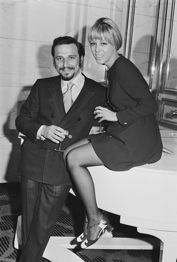 American songwriters and partners Barry Mann, left, and Cynthia Weil on May 15, 1969. (P.