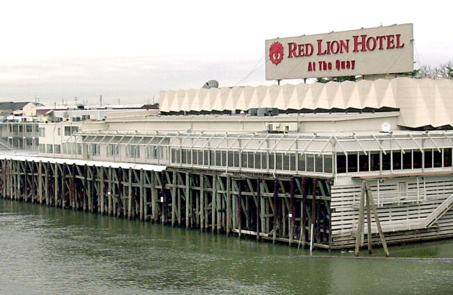 2/19/03 - Photo by Dave Olson - The Red Lion Hotel at the Quay as seen from the Interstate Bridge.