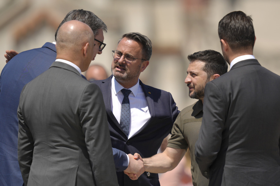 Ukraine's President Volodymyr Zelenskyy, second right, shakes hands with Serbia's President Aleksandar Vucic, left, during the European Political Community Summit at the Mimi Castle in Bulboaca, Moldova, Thursday, June 1, 2023. Leaders are meeting in Moldova Thursday for a summit aiming to show a united front in the face of Russia's war in Ukraine and underscore support for the Eastern European country's ambitions to draw closer to the West and keep Moscow at bay.