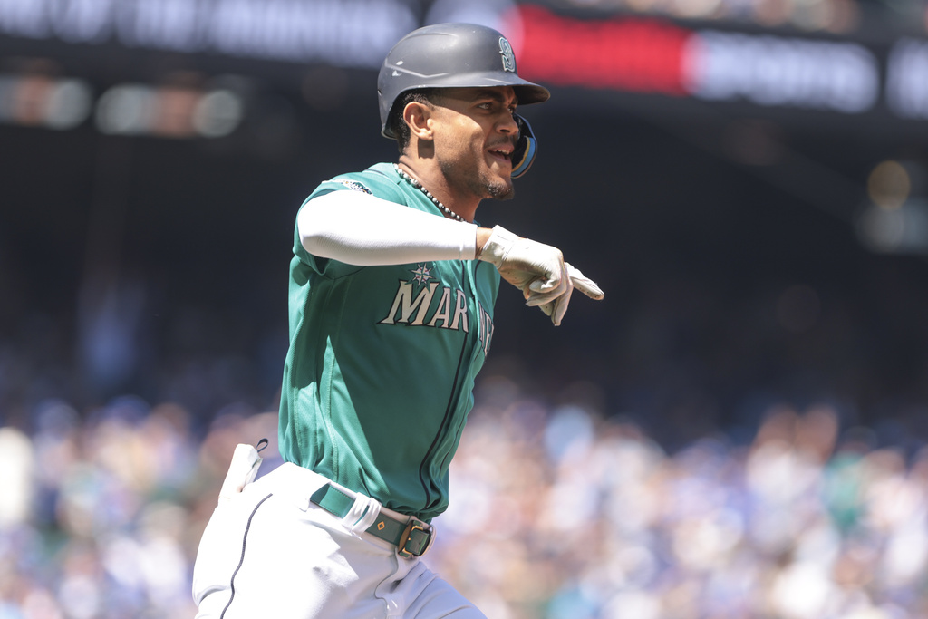 Mariners use 5-run inning to rally past Blue Jays for wild 9-8