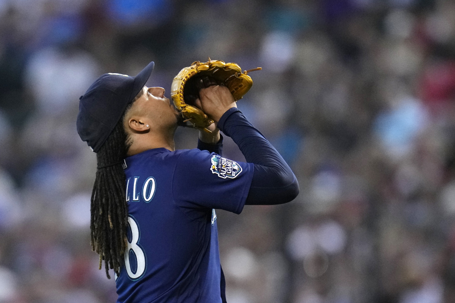 Seattle Mariners starting pitcher Luis Castillo looks skyward after retiring the Arizona Diamondbacks during the first inning of a baseball game Sunday, July 30, 2023, in Phoenix. (AP Photo/Ross D.