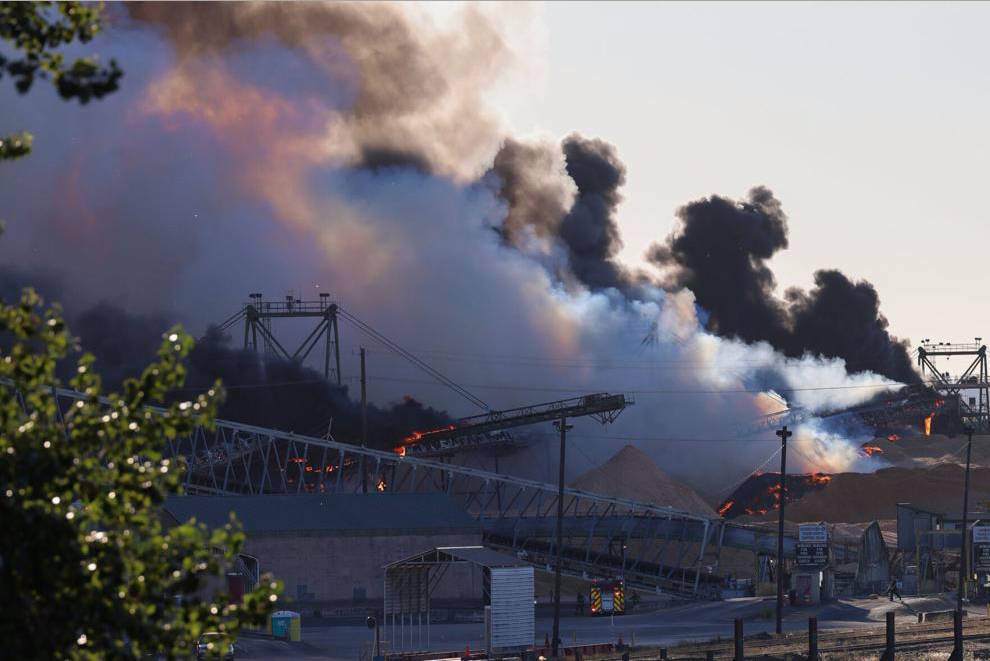 A large commercial fire in Longview spread smoke across Southwest Washington. The fire was first reported about 6:40 p.m. Tuesday evening at Nippon Dynawave Packaging off Industrial Way in Longview.