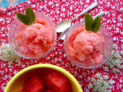 With fresh watermelon, lemon juice, sugar and a bit of attention, you can make the Sicilian summer dessert granita.