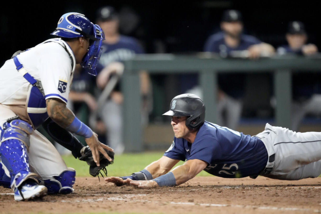 Mariners hold on again, edge Royals 6-5