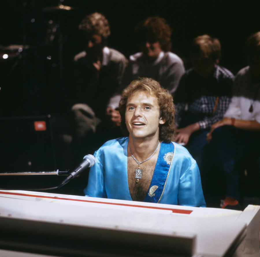 Gary Wright, seen performing in 1978, died Monday at age 80.