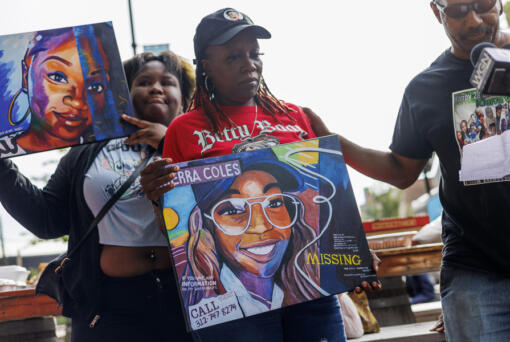 Karen Philips, the mother of Kierra Coles, holds a painting of her daughter during a press conference to celebrate her birthday in the Lower West Side neighborhood Sunday, Sept. 24, 2023, in Chicago. Kierra Coles, a letter carrier for about three years, went missing Oct. 2, 2018, on her way to work. (Armando L.