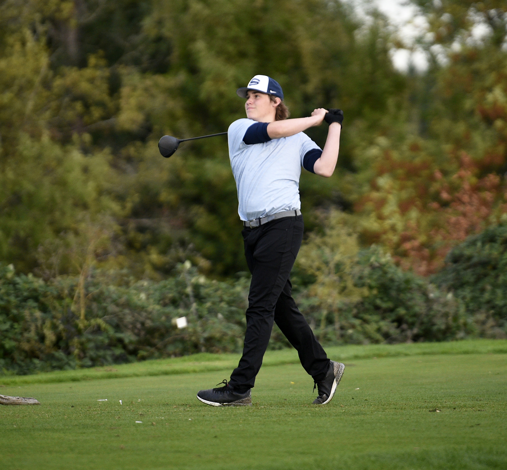 Braeden Reese of Skyview hits his tee shot on the No. 18 hole at Heron Lakes Golf Club Great Blue course at the Class 4A boys golf district tournament on Wednesday, Oct. 11, 2023.