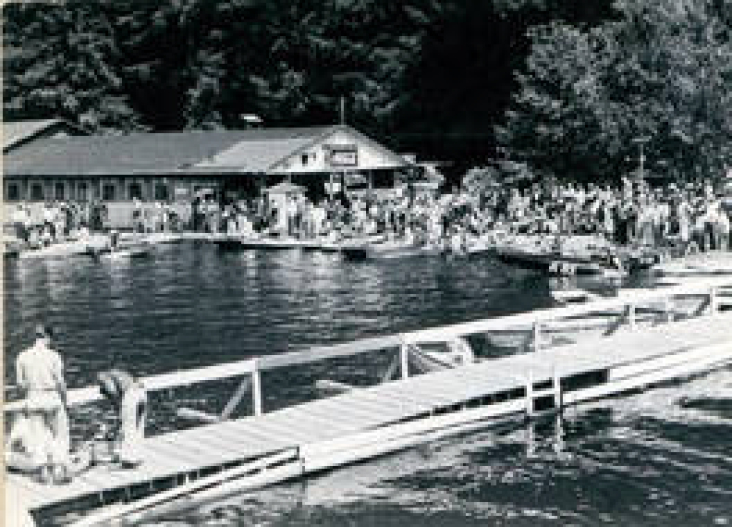 A private resort at Battle Ground Lake drew crowds in July 1944.