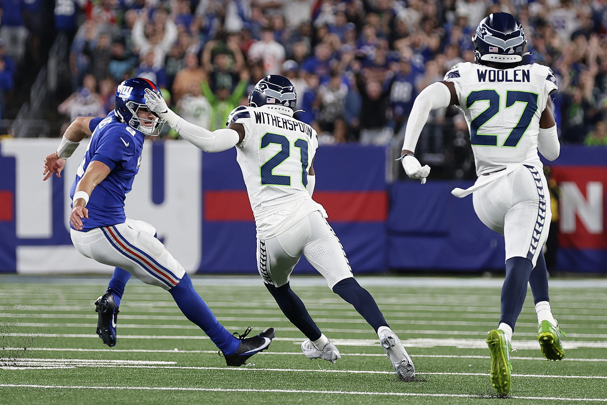 Witherspoon scores on 97-yard pick six as Seahawks D blitzes Giants 24-3 -  The Columbian