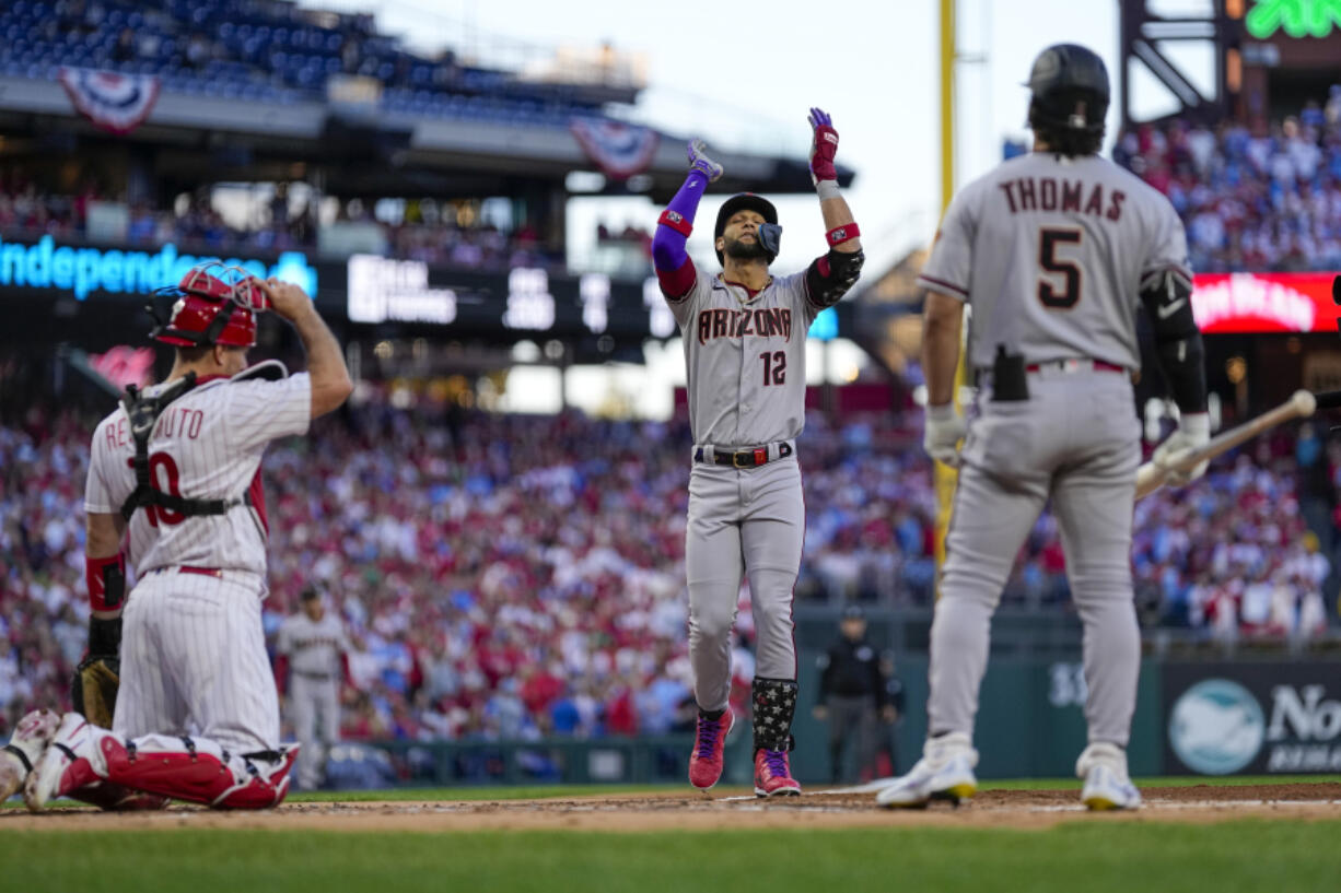 Diamondbacks' Ketel Marte hits a walk-off single against Phillies to win Game  3 of NLCS