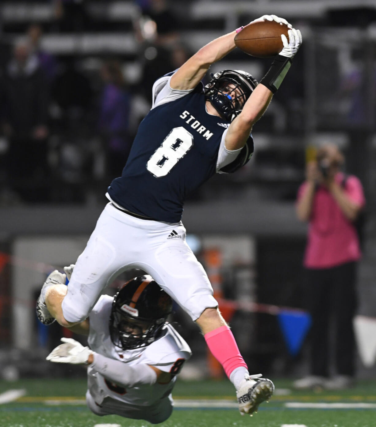 Skyview junior Gavin Packer catches the ball Friday, Oct. 20, 2023, during Skyview&iacute;s 49-10 win against Battle Ground at Kiggins Bowl.