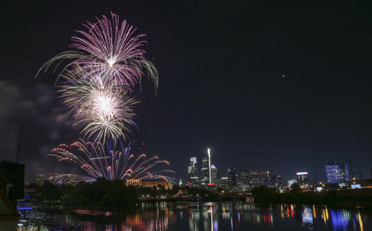 Wawa Welcome America Fireworks Spectacular over the Art Museum and the Philadelphia skyline on July 4, 2022. (Steven M.