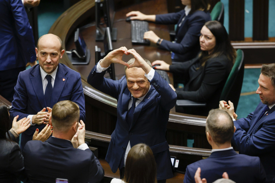 Donald Tusk shows a heart with his hands to lawmakers after he was elected as Poland&rsquo;s Prime Minister at the parliament in Warsaw, Poland, Monday Dec. 11, 2023.