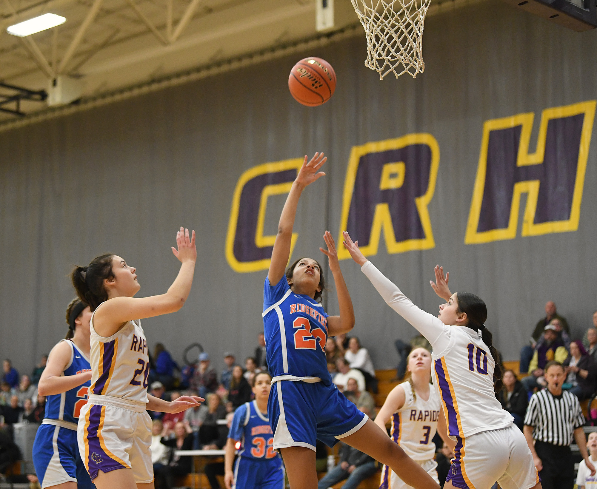 Ridgefield freshman Jalise Chatman, center, shoots the ball Friday, Jan. 5, 2024, during the Spudders’ 43-33 loss to Columbia River at Columbia River High School.