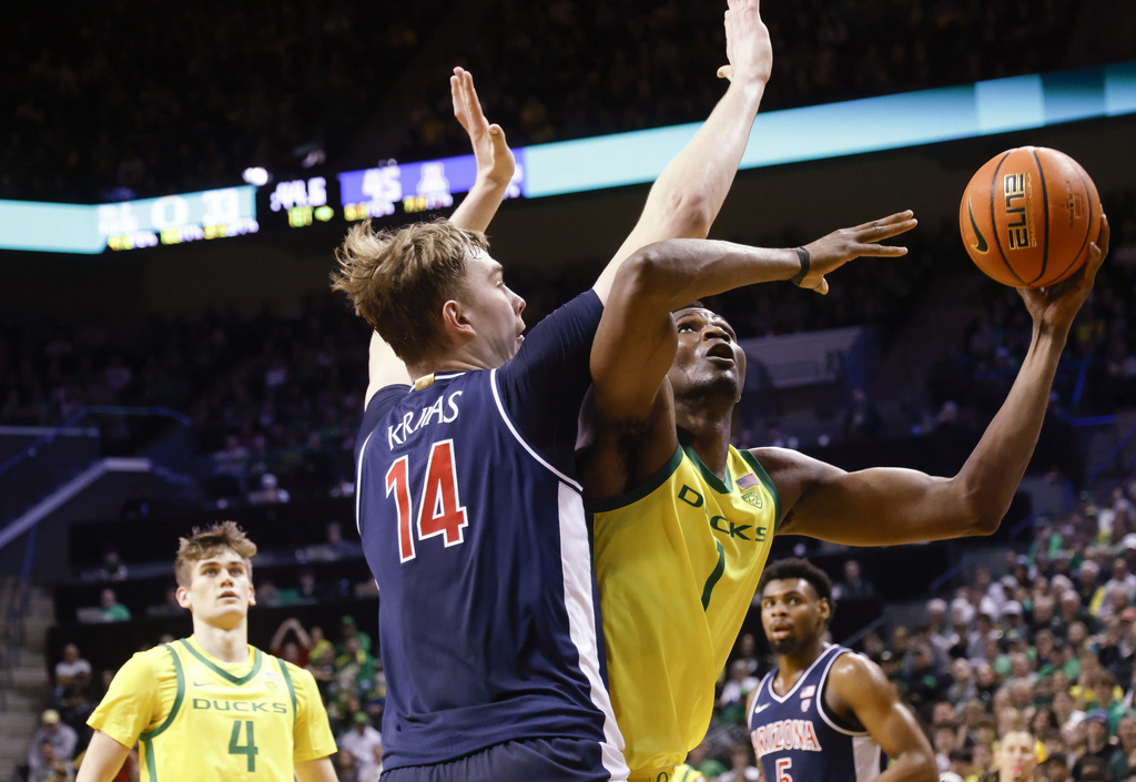 Oregon center N'Faly Dante (1), shoots against Arizona center Motiejus Krivas (14) during the first half of an NCAA college basketball game in Eugene, Ore., Saturday, Jan. 27, 2024.