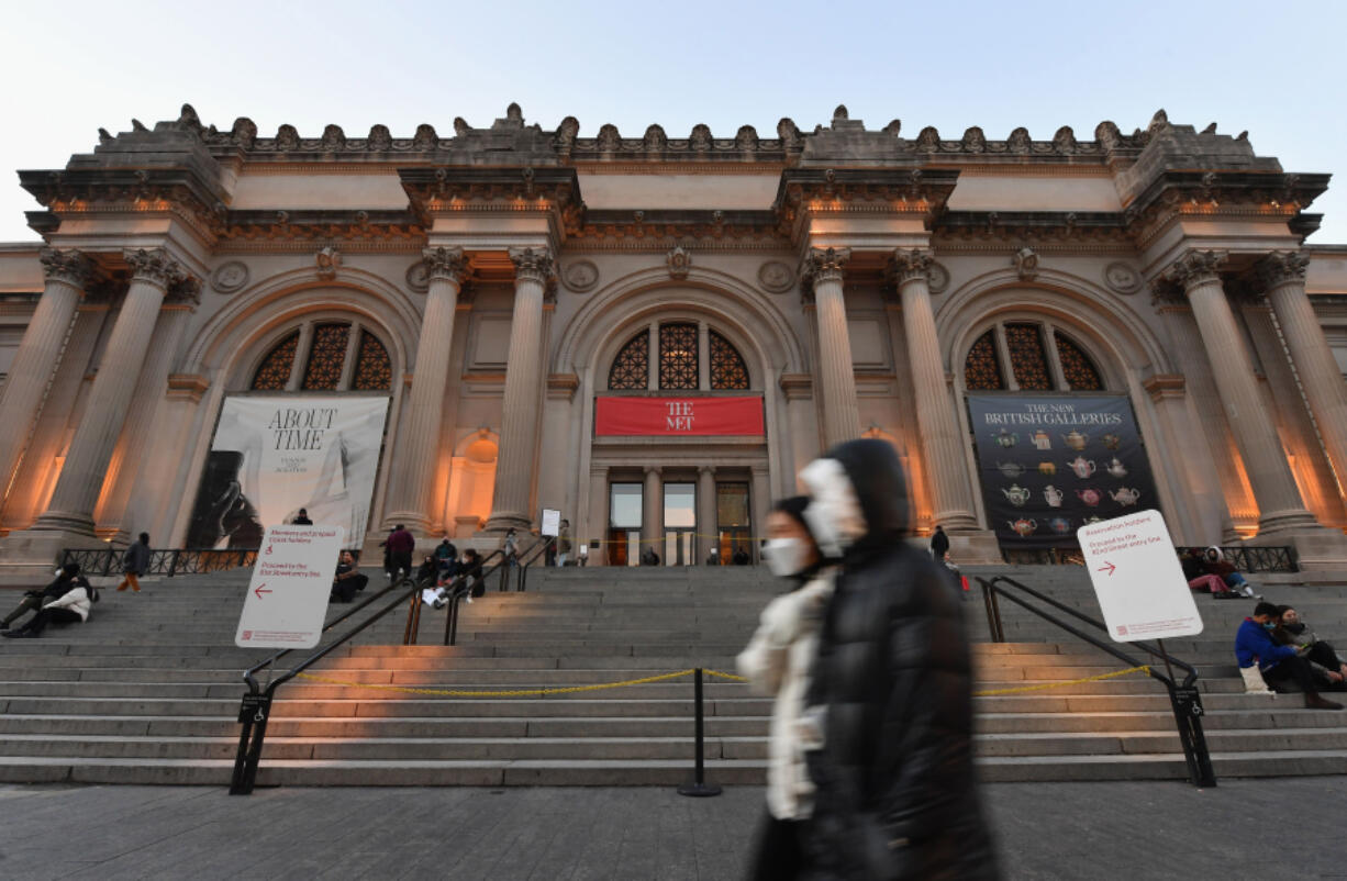 People walk past New York City&rsquo;s Metropolitan Museum of Art in 2021. The museum&rsquo;s Harlem Renaissance and Transatlantic Modernism exhibit will run through July.