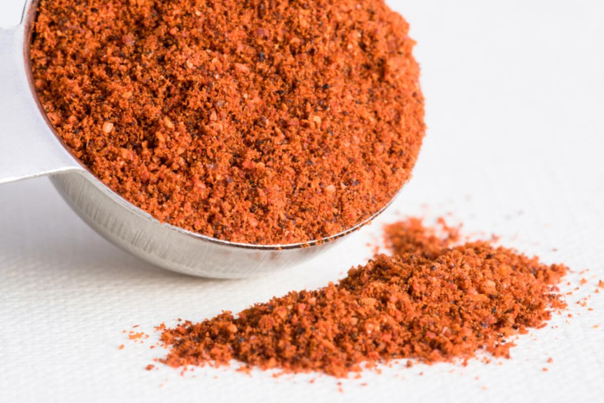 Ground chipotle powder adds a spicy and smoky flavor to burgers. The powder can also spice up many other foods&Ccedil;&fnof;&Oacute;salad dressings, vegetables, potatoes, rice, and other meats.