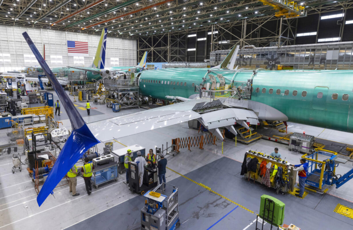 Boeing employees work on the 737 MAX on the final assembly line at Boeing&Ccedil;&fnof;&Ugrave;s Renton, Washington, plant on June 15, 2022. (Ellen M.