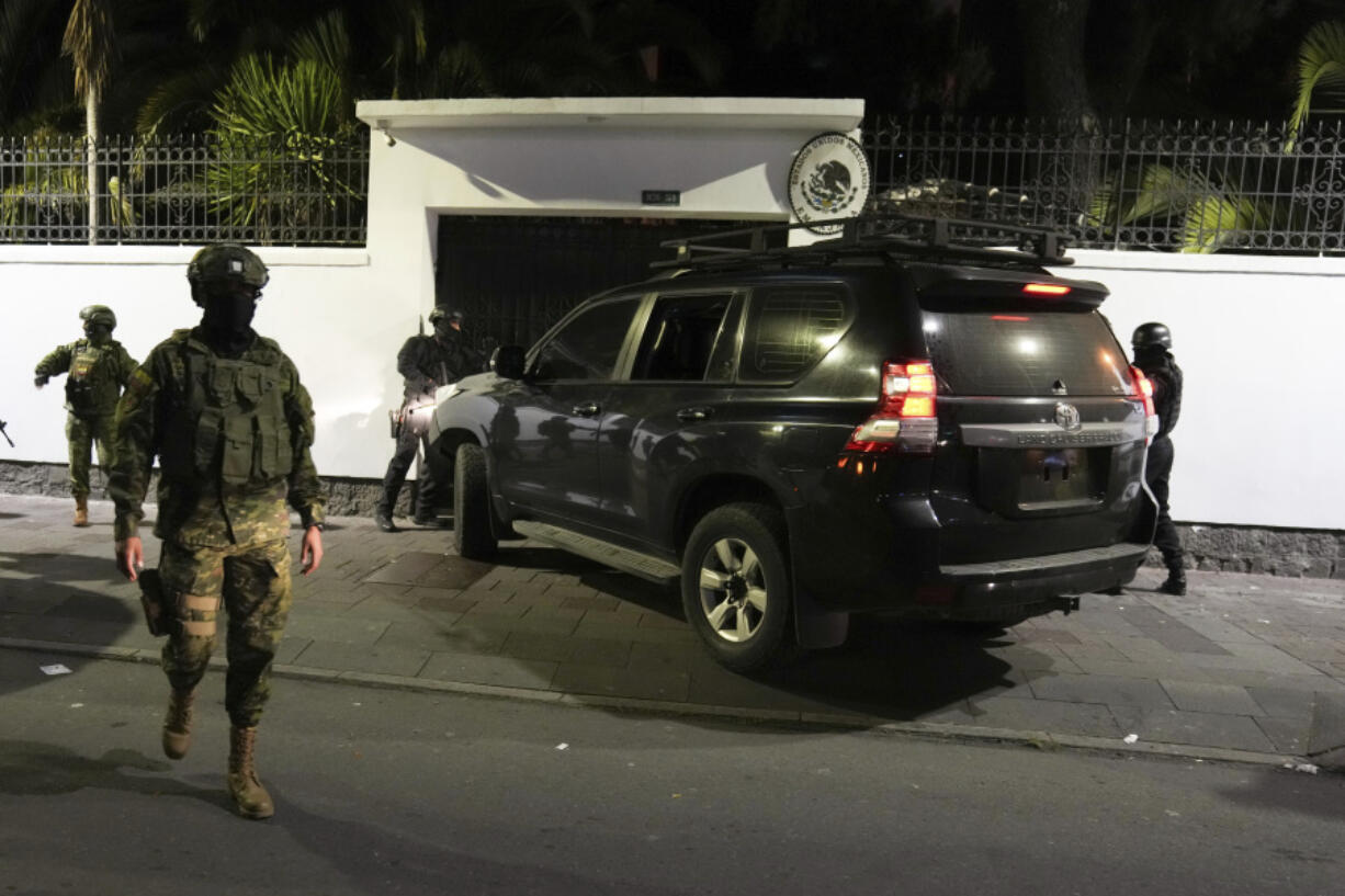 Police attempt to break into the Mexican embassy in Quito, Ecuador, Friday, April 5, 2024, following Mexico&rsquo;s granting of asylum to former Ecuadorian Vice President Jorge Glas, who had sought refuge there. Police later forcibly broke into the embassy through another entrance.